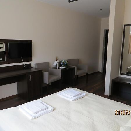 Hotel Pod Chelmem Ropa Экстерьер фото